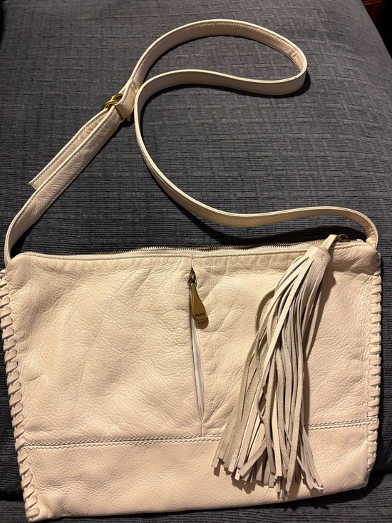 HOBO Handbags - 🤍 HOBO Cream Leather Crossbody with Tassel 🤍